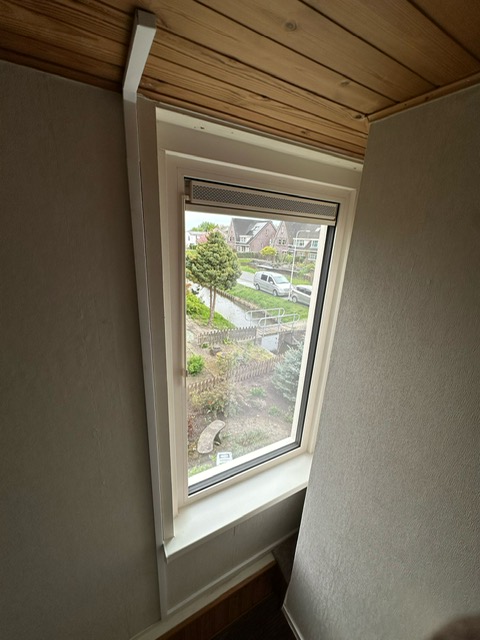 Detail van hoogwaardig kunststof kozijn met HR++ beglazing voor optimale isolatie