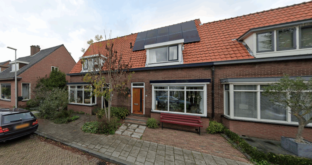 Nieuw geplaatst kunststof dakkapel kozijn in de Prins Mauritsstraat te Bleiswijk