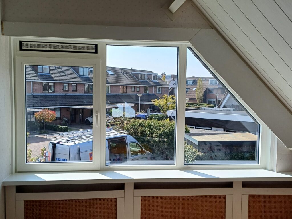 Professionele montage van energiebesparende kunststof kozijnen door vakspecialisten uit Moerkapelle